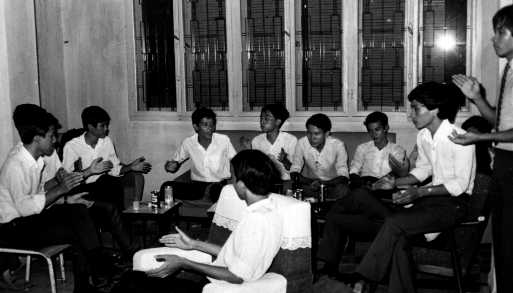 Xmas' 1970 Party at LNTien's home to farewell Tien to go to USA's college The 1970's Boys